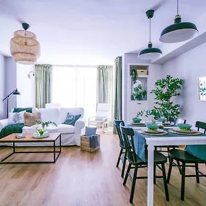 https://nuevo-apartamento-en-calle-salitre-malaga-centro.1costadelsol.com