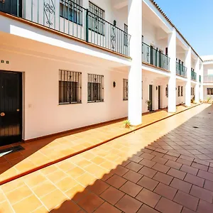 https://apartamento-los-remedios-con-patio-andaluz.es-andalucia.com